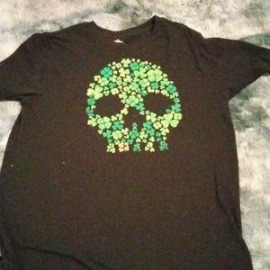 Black four leaf skull shirt